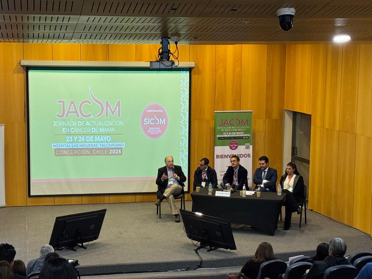IClinics participa en Jornada de Actualización en Cáncer de Mama en Hospital Las Higueras